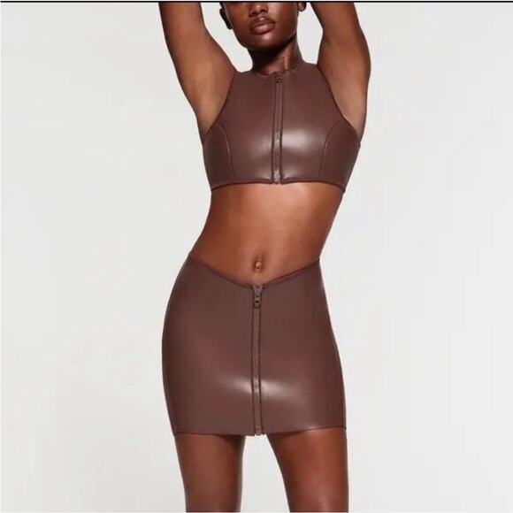 Skims Rubberized Scuba Swim Mini Skirt Brown Size M - Picture 1 of 5